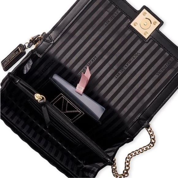 Victoria's Secret Quilt small Shoulder Bag Black Velvet Studded classic romantic - Picture 11 of 11